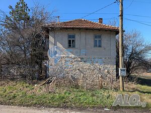 Парцел със стара двуетажна къща в село Ново село Двухэтажный 95 кв.м РЗП 920 кв.м двор | Дома/Дачи | Ново село