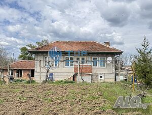 Къща с голям двор и стопански постройки в село Янтра, област Велико Търново Одноэтажный 90 кв.м РЗП 1910 кв.м двор | Дома/Дачи | Янтра