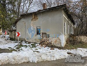 Парцел със стара къща с кладенец в центъра на село Горски Сеновец, община Стражица Одноэтажный 50 кв.м РЗП 1200 кв.м двор | Дома/Дачи | Горски Сеновец
