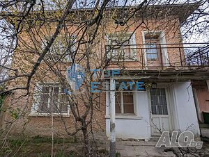 Двуетажна тухлена къща с гараж в с. Добромирка, област Габрово Двухэтажный 130 кв.м РЗП 1120 кв.м двор | Дома/Дачи | Добромирка