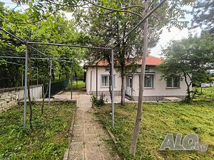 Продава къща в с. Яворово, 740 кв.м двор, кладенец, 75 000 евро Одноэтажный 100 кв.м РЗП 740 кв.м двор | Дома/Дачи | Две пресечки от центъра Яворово