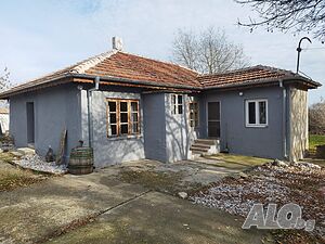Едноетажна реновирана къща с голям двор за продажба в село Поляна Одноэтажный 80 кв.м РЗП 2180 кв.м двор | Дома/Дачи | Поляна