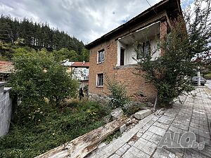 Стара къща за продажба в с. Добърско, район Разлог Двухэтажный 112 кв.м РЗП 200 кв.м двор | Дома/Дачи | Добърско