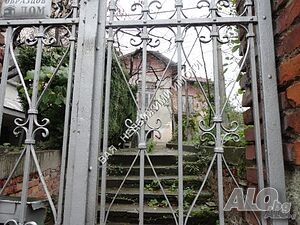 парцел със стара къща за събаряне Двухэтажный 140 кв.м РЗП 343 кв.м двор | Дома/Дачи | Център Ямбол