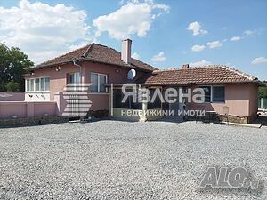 Реновирана къща с басейн и 4 гаража в село Коневец Одноэтажный 120 кв.м РЗП 1630 кв.м двор | Дома/Дачи | Коневец