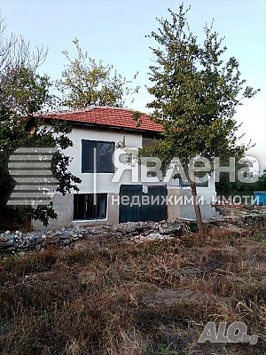 Къща в в с. Ботево Одноэтажный 44 кв.м РЗП 1595 кв.м двор | Дома/Дачи | Ботево