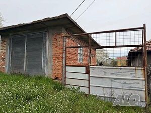 Продавам имот със сграда, гараж и парцел в с. Червена вода, област Русе Одноэтажный 26 кв.м РЗП 500 кв.м двор | Дома/Дачи | Червена вода
